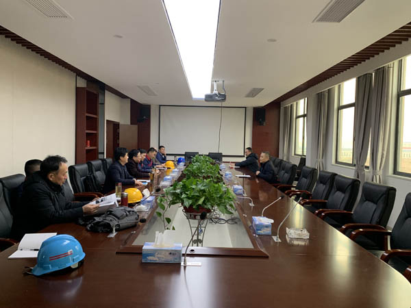 公司領(lǐng)導到江西匯盈電解項目指導工作 公司領(lǐng)導到江西匯盈電解項目指導工作